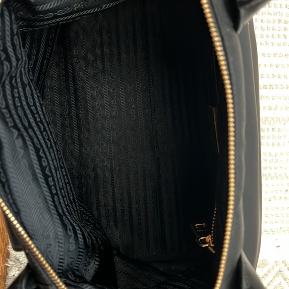 SOLD Prada Front Pocket Convertible zip tote - Picture 4 of 5